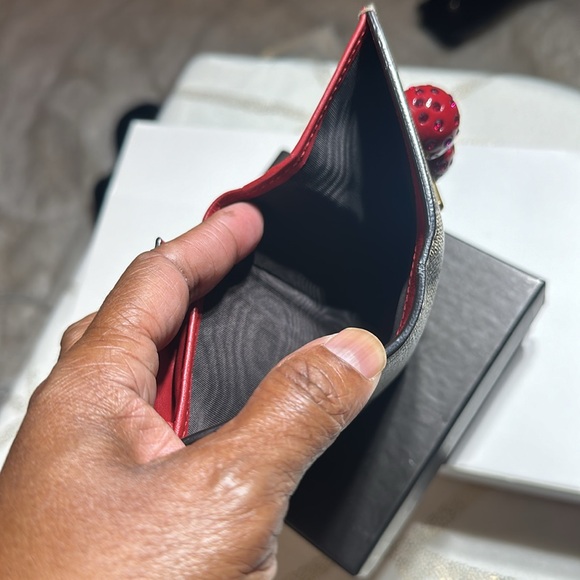 Gucci cherry elegant wallet like new..with box one light crease on the inside - Picture 7 of 14
